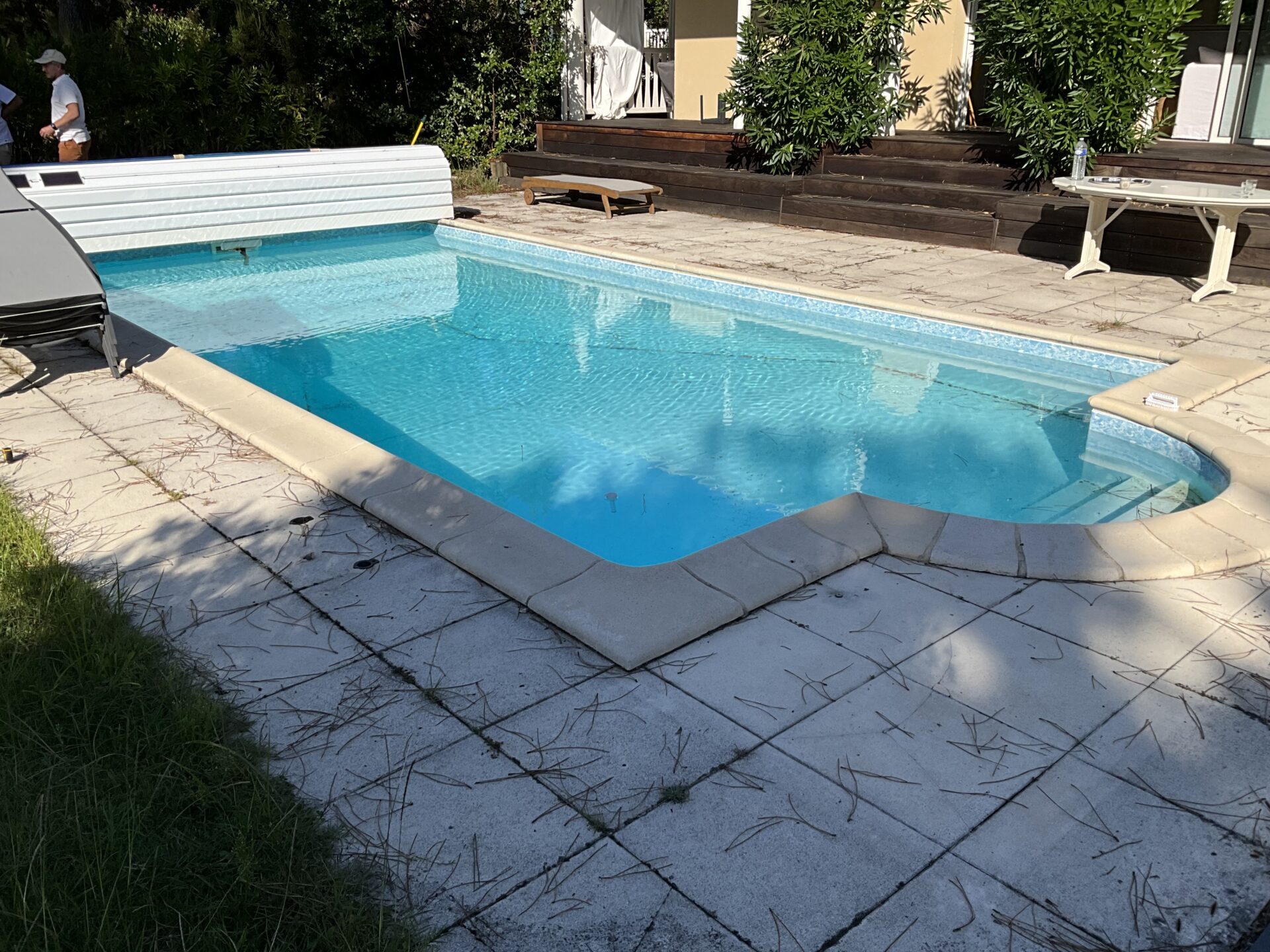 Avant rénovation piscine Arcachon : état initial du bassin et de la terrasse avant modernisation par Couleur piscine du sud ouest