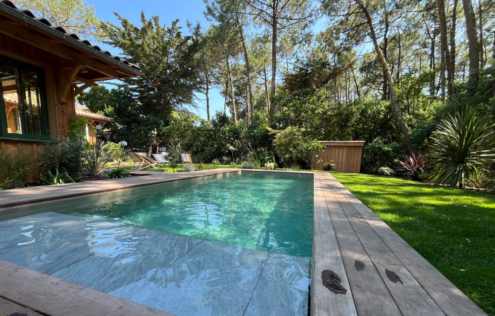 Piscine standard rectangulaire, réalisation Couleur piscine du sud ouest pour une création piscine Lacanau réussie