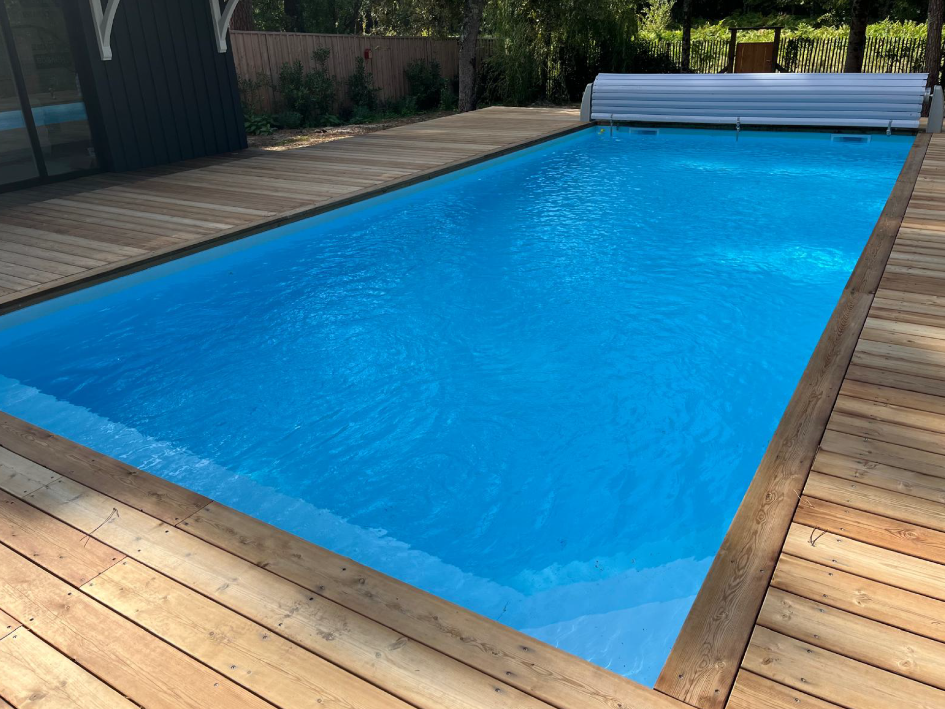 Installation de sécurité hors-sol : Couleur piscine du sud ouest gère vos besoins en SAV de piscine à Carcans