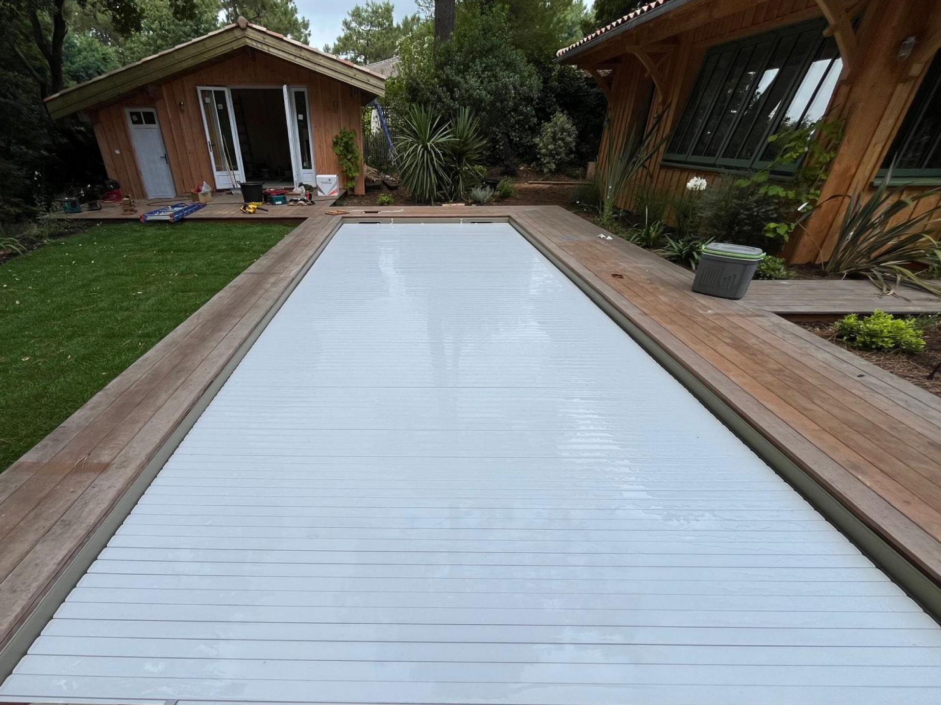 Sécurisation par volet immergé : Couleur piscine du sud ouest intervient pour tout SAV de piscine à Carcans